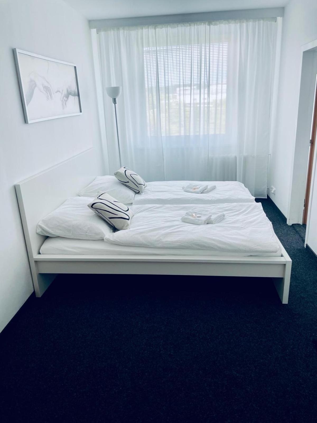 Apartmány Bryksova Praga Exterior foto